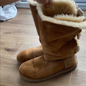 Ugg boots with back bow detail